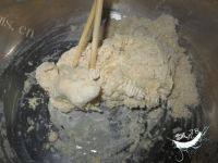 早餐猪肉韭菜包子做法图解2)