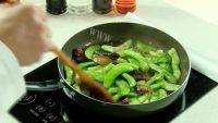 我的扁豆炒腊肉做法图解3)