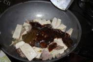鲜嫩的鸡汤豆腐做法图解6)