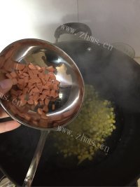 美味的玉米蛋花汤做法图解4)