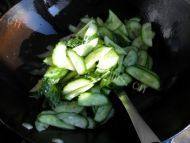 「健康美食」黄瓜炒鸡蛋做法图解5)