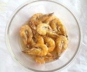 美味的微波番茄虾做法图解7)