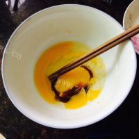 美味的瑶柱蒸水蛋做法图解4)