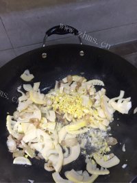 春笋炒肉做法图解7)