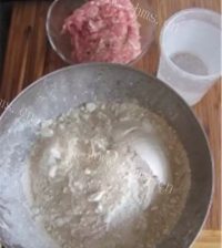 自制肉末烧饼做法图解1)