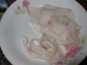 双椒炒鱿鱼做法图解5)