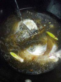 滋补的鱼头豆腐汤做法图解4)