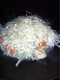 家常菜金针菇丸子汤做法图解4)