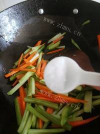 美味的培根蔬菜卷做法图解7)
