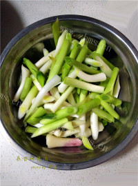 好吃的蒜苗炒腊肉做法图解4)
