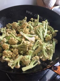 家常菜清炒花菜做法图解4)