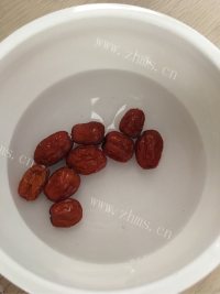 （团团圆圆）桂圆红枣银耳糯米粥做法图解4)