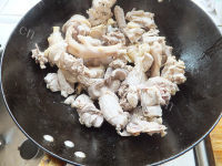 营养丰富的板栗炖鸡的做法图解五