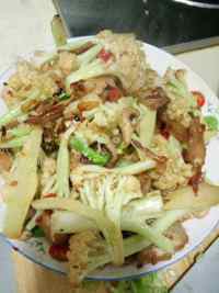 美味的菜花炒肉做法图解6)