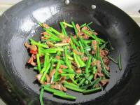 韭苔炒羊肉做法图解10)