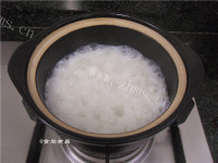 美味的肉饼咸蛋煲仔饭做法图解8)