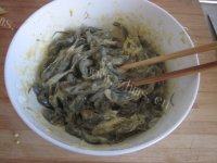 味道鲜美的油炸小河虾做法图解4)