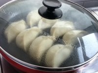 自制南瓜鸡蛋水煎饺做法图解16)