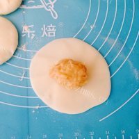 可口的桃子冰皮月饼做法图解18)
