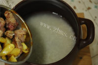 色味俱佳的排骨土豆一锅焖做法图解5)