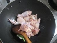 家常菜毛豆烧鸡块做法图解4)