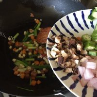 清淡的什锦炒饭做法图解5)