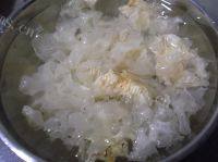 美味的木瓜银耳甜汤做法图解2)