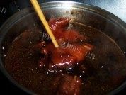 自制黄豆卤猪蹄做法图解5)