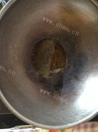 家常菜蒜薹炒肉做法图解3)
