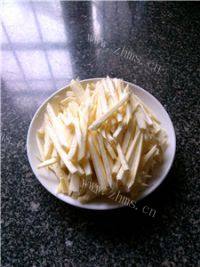 简单易做的茭白炒肉丝做法图解1)