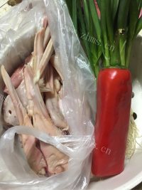 酱焖鸭头鸭掌做法图解1)