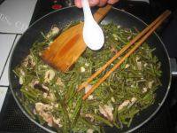 常吃不腻的肉丝炒蕨菜的做法图解八