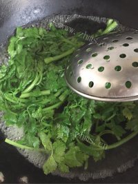 色泽鲜亮的石锅拌饭做法图解6)