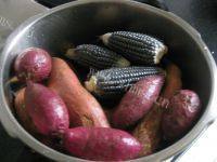 蒸黑玉米红薯紫薯的做法图解四