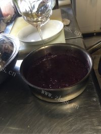 自制玫瑰花酱做法图解5)