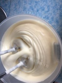 回味无穷的巧克力玛芬做法图解6)