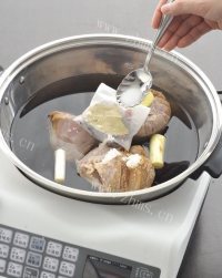 自制酱牛肉做法图解4)