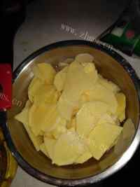 食欲满满的炒土豆做法图解1)