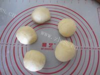 自制香肠面包做法图解9)