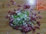 自制腊肠烤饼做法图解3)