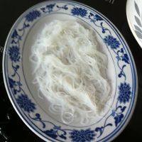 家常菜蒜蓉粉丝蒸丝瓜做法图解1)
