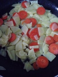 家常菜干煸土豆片做法图解3)