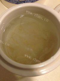 美味的冰糖雪梨炖燕窝做法图解2)