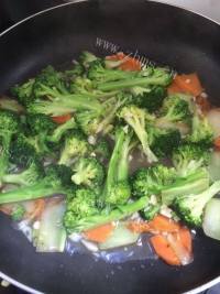 油而不腻的蒜蓉西兰花做法图解6)