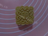 自制五仁月饼做法图解18)