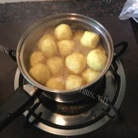 DIY咖喱鱼蛋做法图解6)