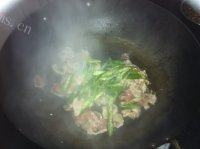 家常菜白菜梗炒肉做法图解4)