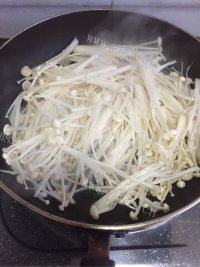 美味的干煸金针菇做法图解3)