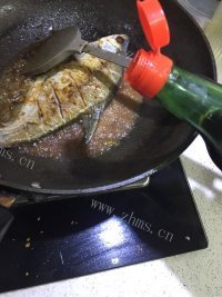 自制红烧野生鳊鱼做法图解7)