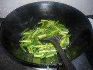 美味蒜苔炒豆腐做法图解4)
